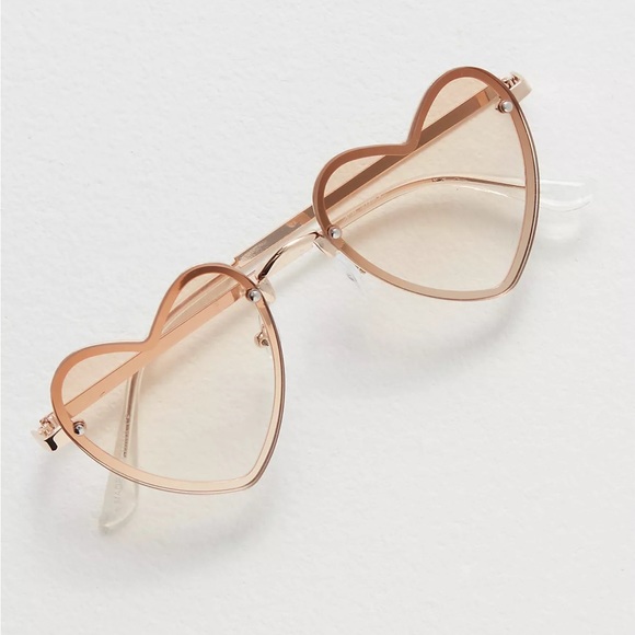 NWT Heart Eyes Sunglasses - Picture 4 of 5